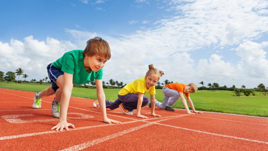 Niños haciendo deporte