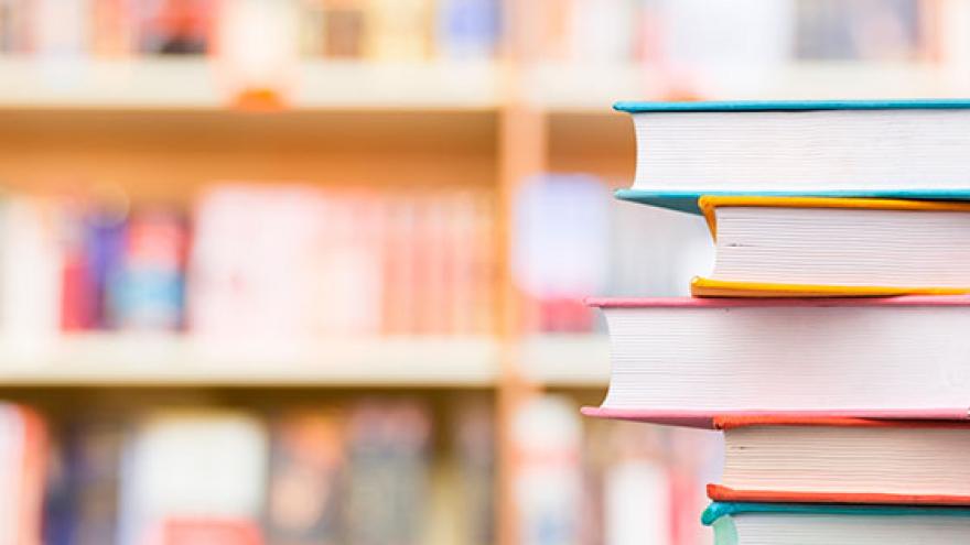 Libros en una biblioteca