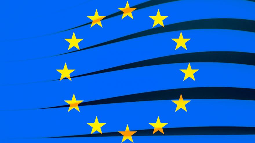 Estrellas de la UE sobre fondo azul