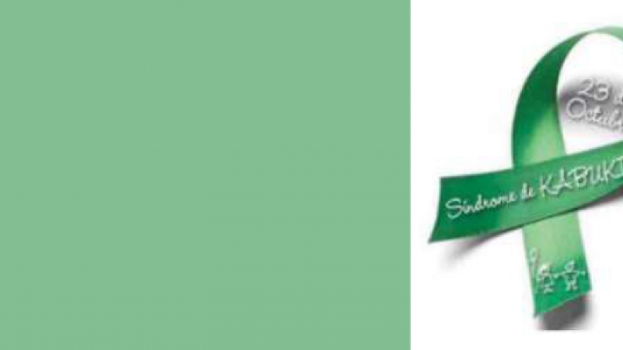 Lazo verde con leyenda en fondo cuadrado blanco y a su vez en un fondo verde