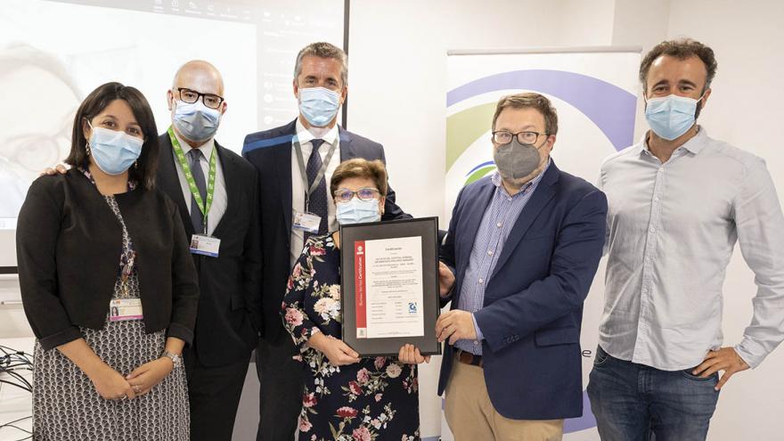 entrega de certificación a profesionales del Marañón