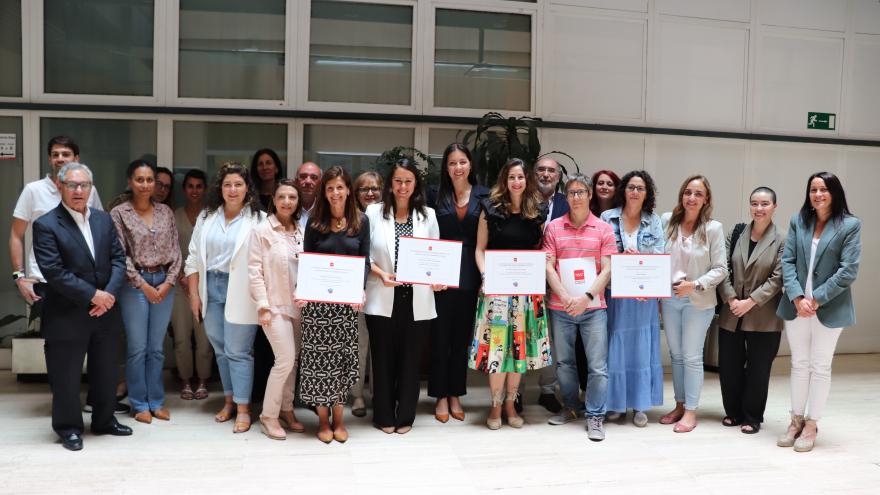 Los premiados en el III Concurso Audiovisual de Higiene de Manos con la Directora General de Humanización, Lola Moreno