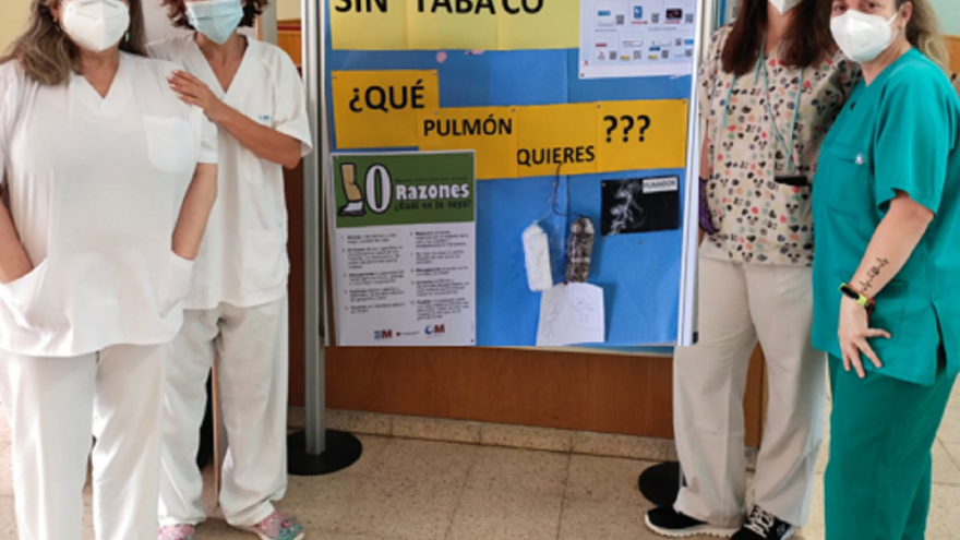 Profesionales del Centro de Salud Pinto durante la intervención con motivo del Día Mundial Sin Tabaco