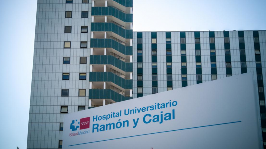 Imagen de una de las fachadas del Hospital Universitario Ramón y Cajal