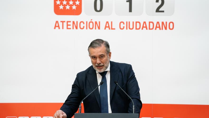 The director Enrique López during the presentation of the balance sheet