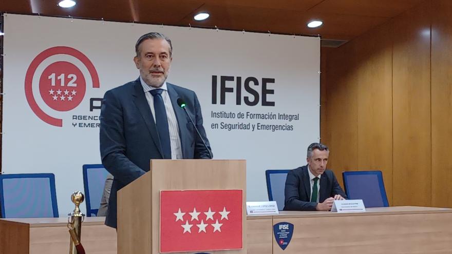 El consejero Enrique López en el atril durante su intervención