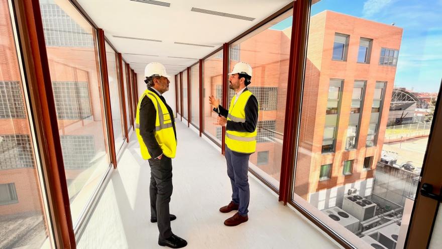 El consejero Enrique López visita las obras