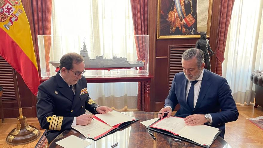 El consejero Enrique López firma el convenio de colaboración con el almirante general Jefe de Estado Mayor de la Armada