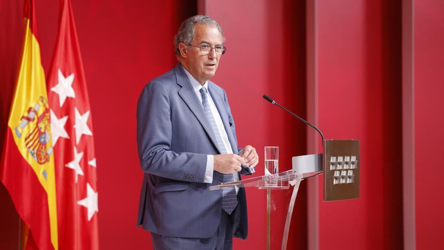 El consejero Enrique Ossorio durante la rueda de prensa