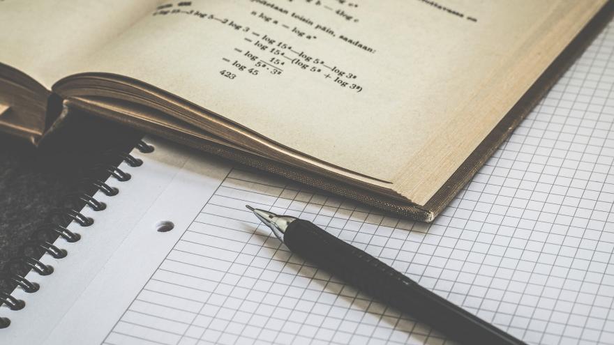 Imagen de libro, cuaderno y lápiz portaminas