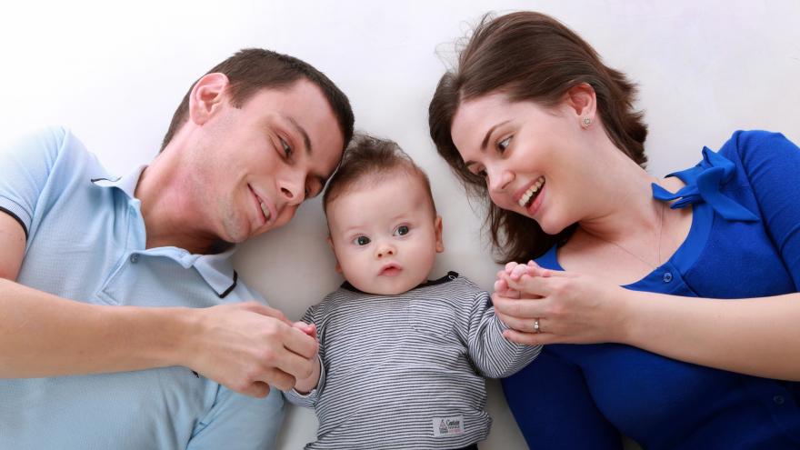 Padre, madre y bebe