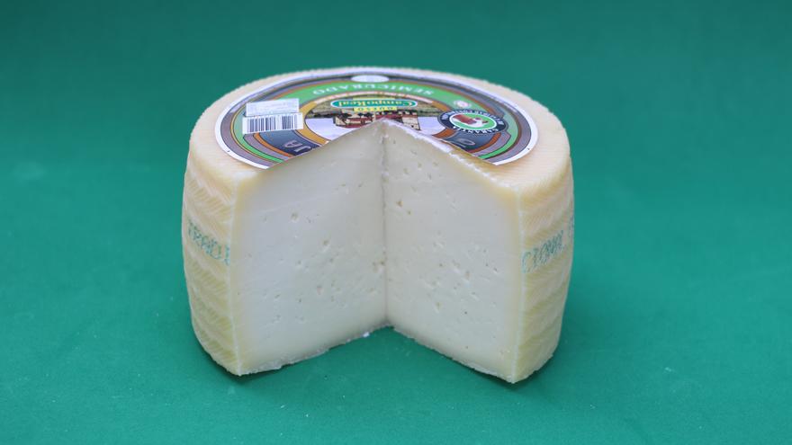 Fotografía de un queso Campo Real Tradicional semicurado