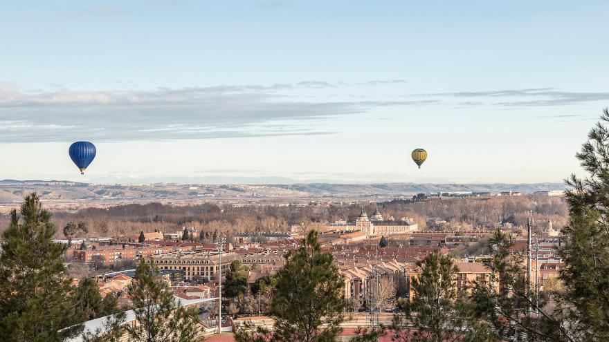 Vistas de Madrid con dos globos volando