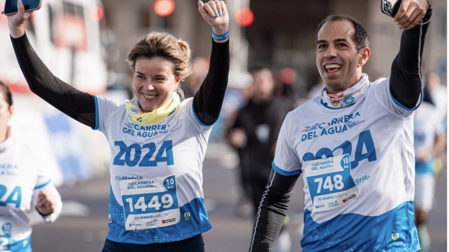 Dos personas participando en una carrera