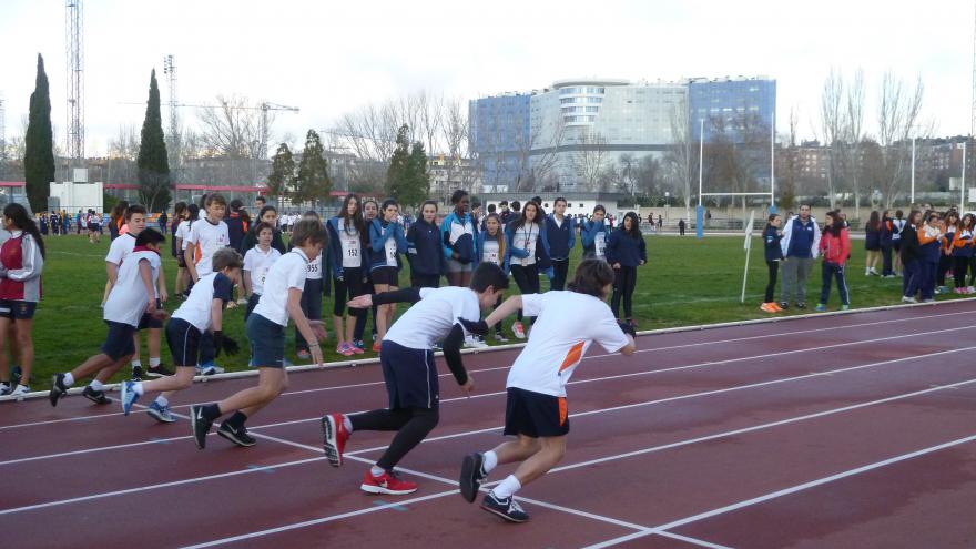 DIVIRTIENDOSE CON EL ATLETISMO