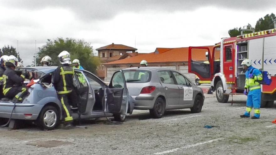 Formación en Seguridad y Emergencias Cuerpos de la Agencia de Emergencias 112 en simulacro de accidente de tráfico