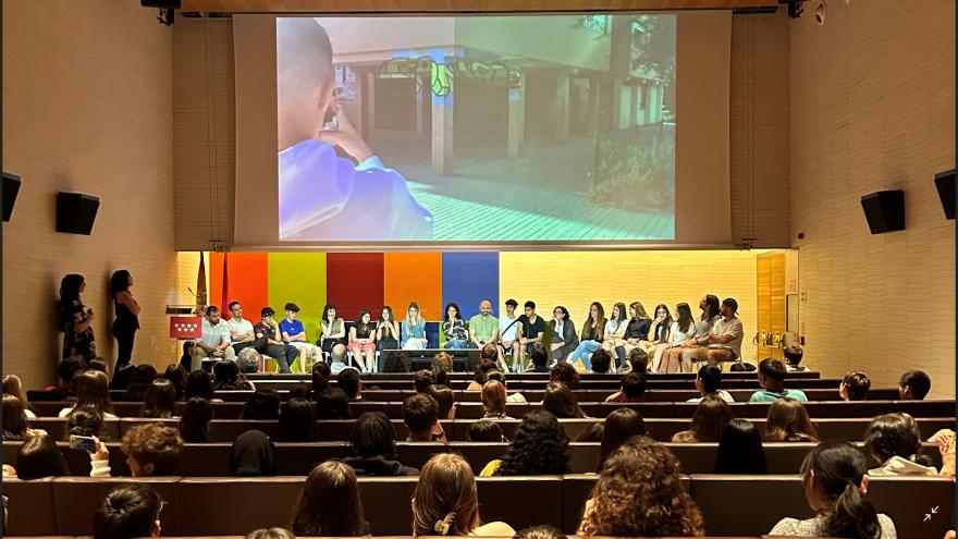 Imagen de cabecera #0 de la página de "La Comunidad de Madrid enseña a más de 140 estudiantes a explorar el paisaje cultural de la región a través de la fotografía"