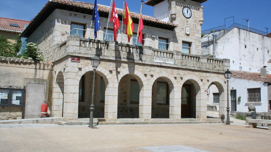 Exterior Ayuntamiento Cabanillas de la Sierra