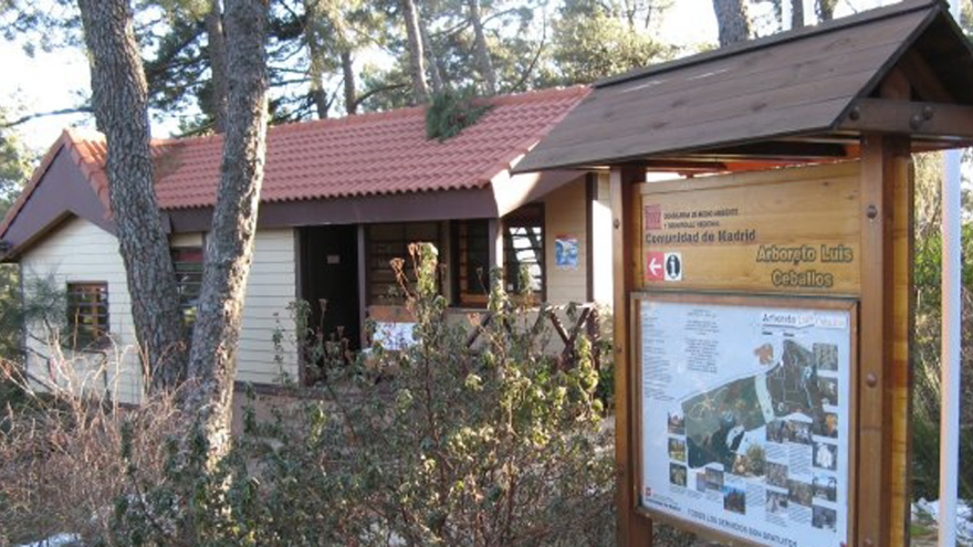 Acceso al Centro de educación ambiental Arboreto Luis Ceballos