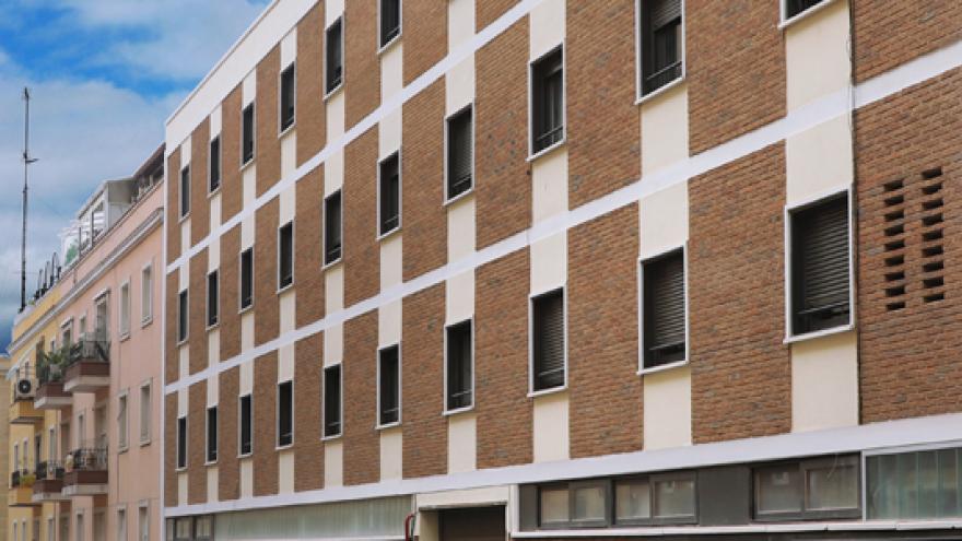 Fachada de la residencia Unidades Convivenciales Grupo 5 Avenida de América