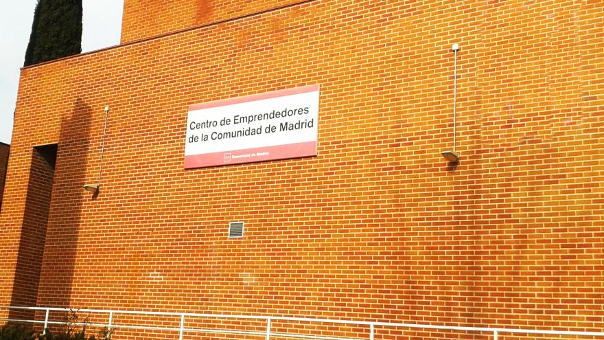 Fachada en ladrillo del edificio del Centro de Emprendedores
