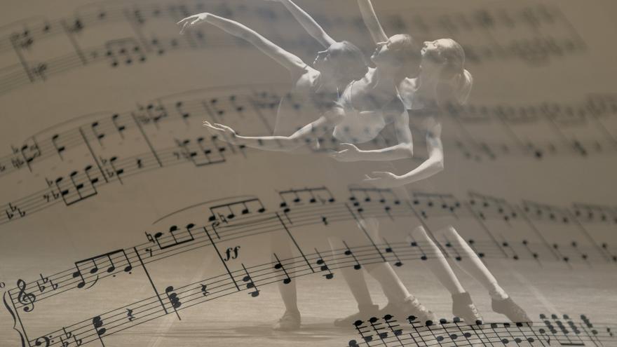 Bailarinas sobreimpresas sobre notas musicales