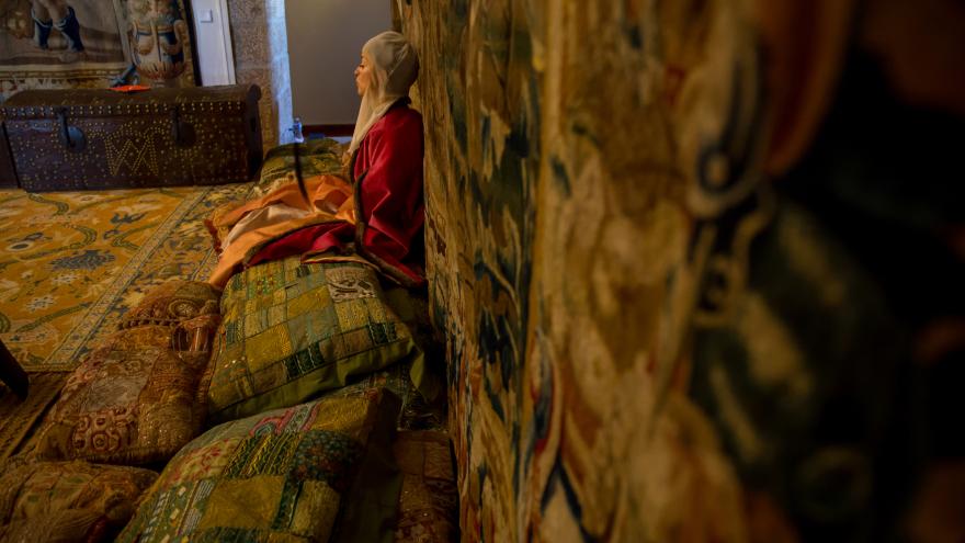 Image of a moment of the dramatized visits in the castle of Manzanares El Real