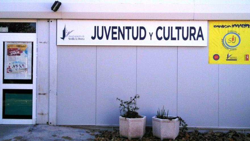 Foto de la fachada exterior de la oficina de juventud