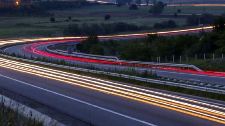 Carretera con luces