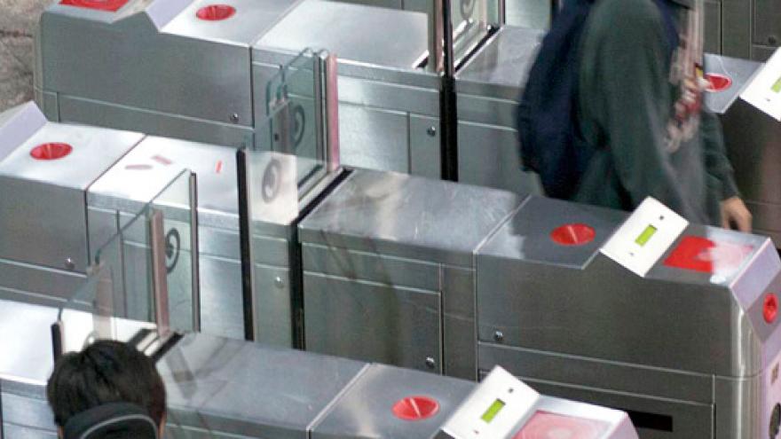 Ticket cancellation machines in the Renfe/Metro lobby