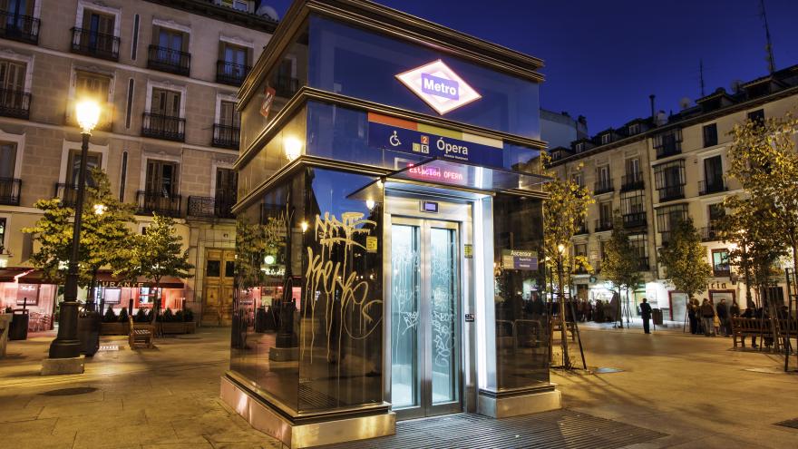 Subway Elevator