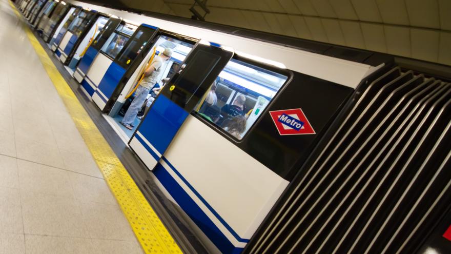 La Comunidad de Madrid recibe un premio por su apoyo a causas sociales a través de la línea social de Metro 