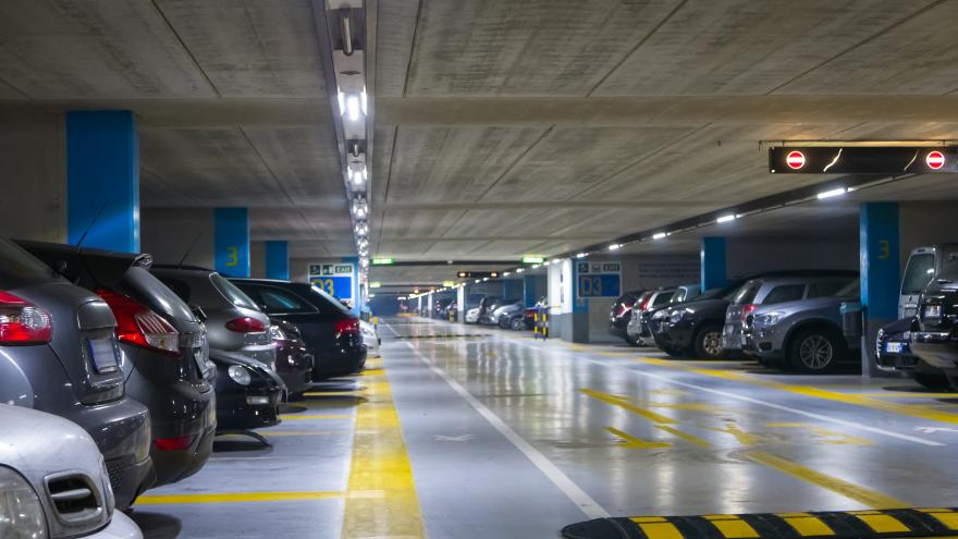 Coches en un parking