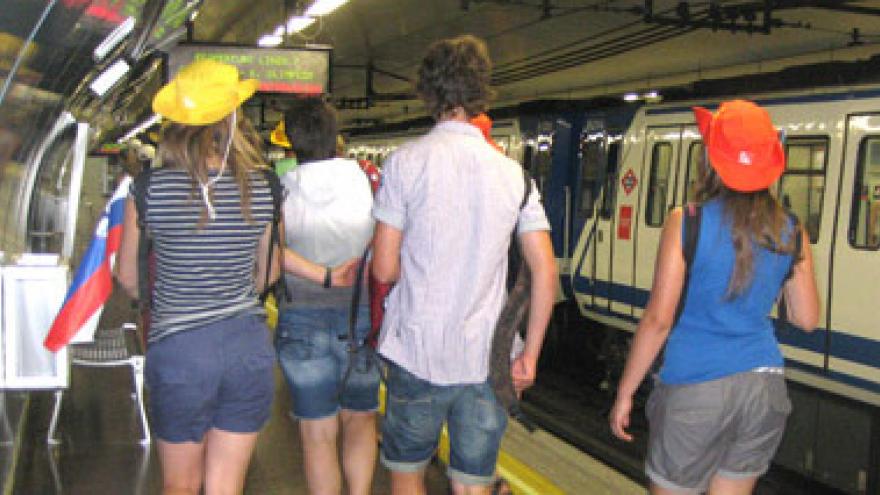 Billete turístico Turistas en andén de Metro