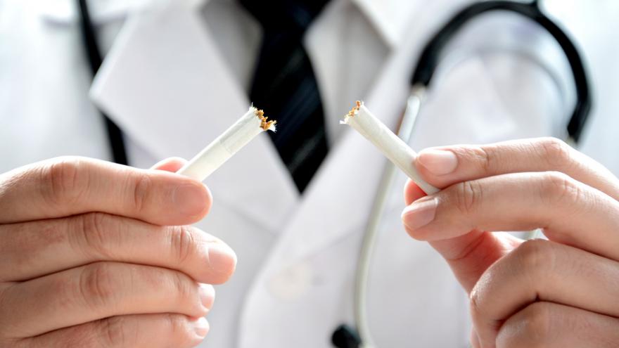 La Comunidad distingue con la Credencial Oro a seis hospitales públicos por sus iniciativas frente al tabaquismo