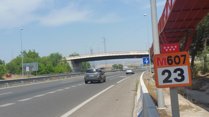 Carretera M-607 con coches circulando