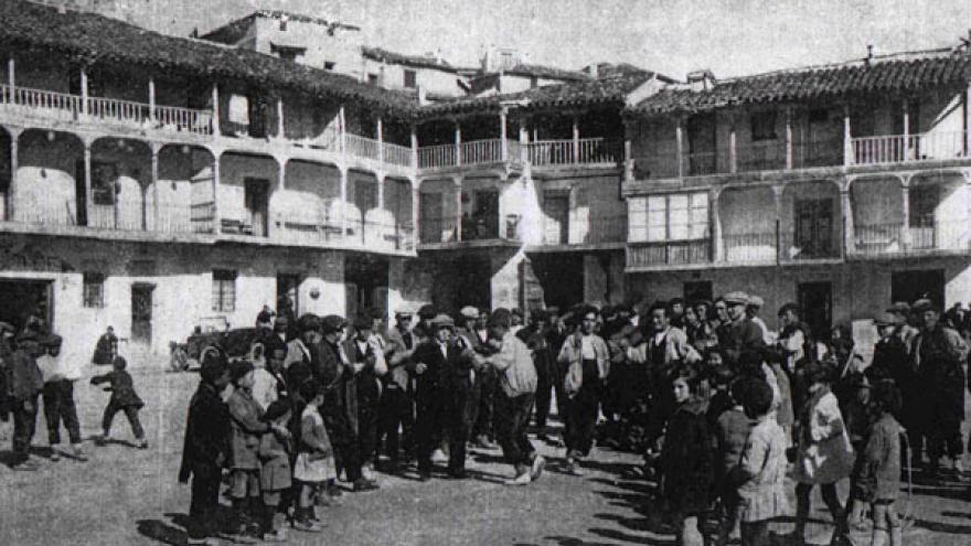 Imagen antigua de la plaza de Chinchón