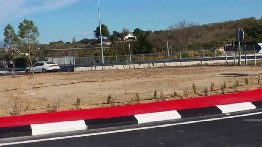 Obras en la rotonda de carretera de acceso al Polígono de Talamanca de Jarama