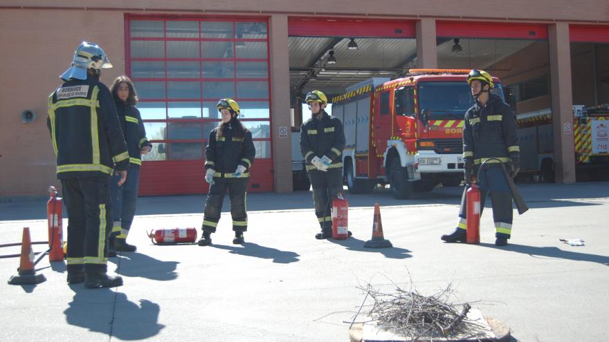 Taller de emergencias para jóvenes en un parque de bomberos de la Comunidad de Madrid