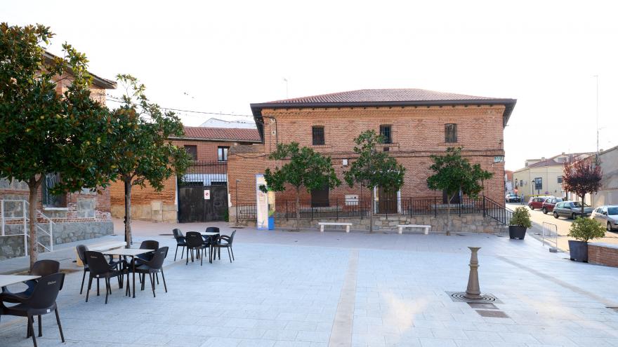 Villanueva de Perales - Plaza de la Constitución
