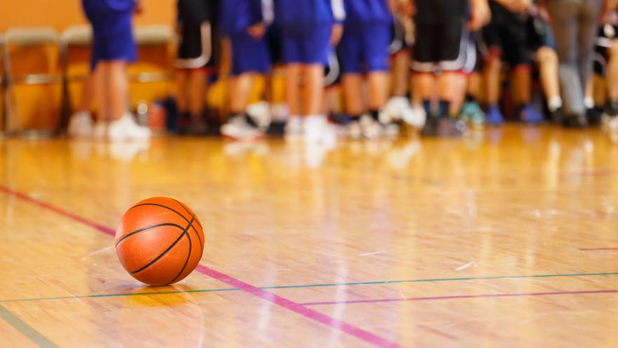 Niños baloncesto