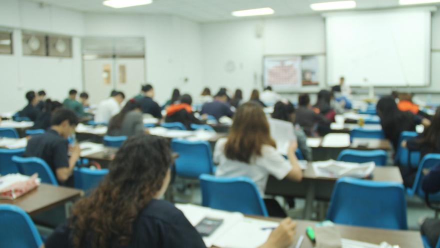 Clase de colegio con niños