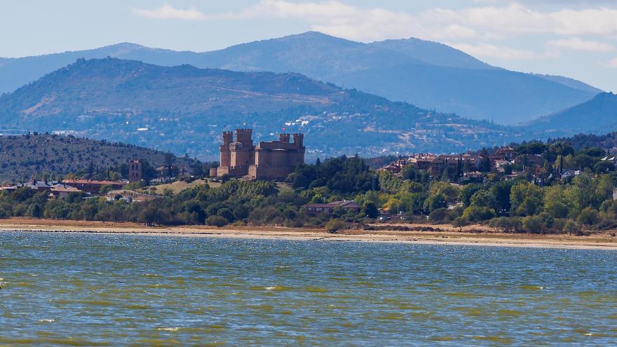 Embalse y castillo de Manzanares
