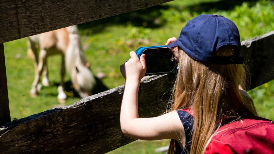 Foto niña caballo imagen