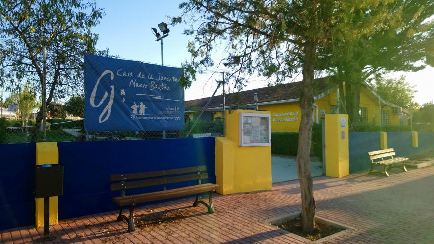 Edificio de la casa de juventud de Nuevo Baztan