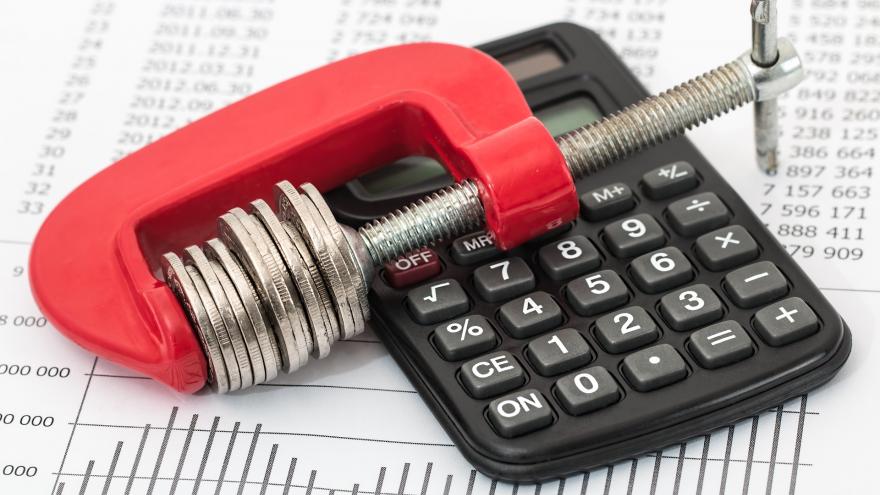 Image of coins fastened with a pressure screw on a calculator