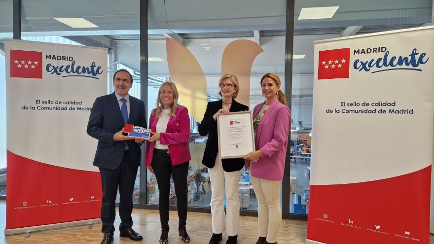 La consejera Rocío Albert durante la entrega a la Fundación Juan XXIII del sello Madrid Excelente