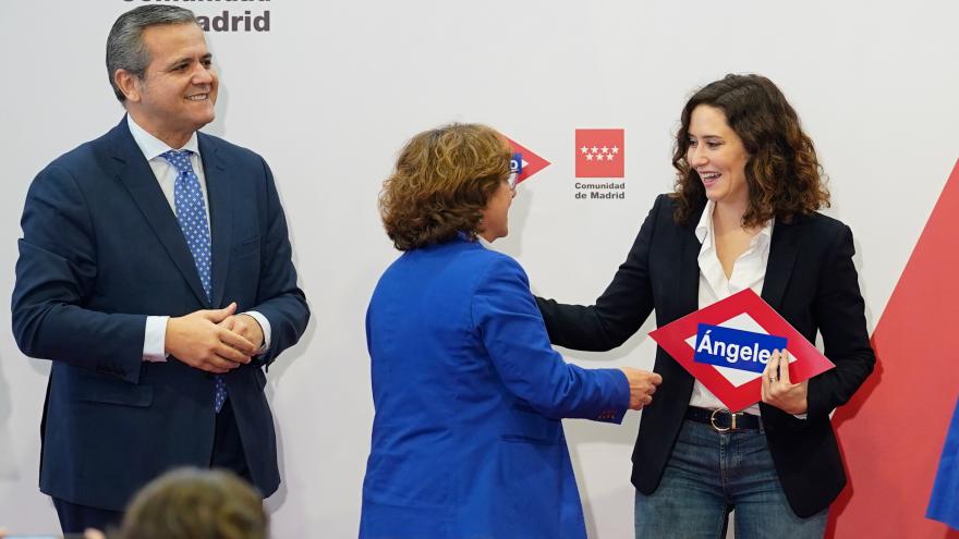 La presidenta Isabel Díaz Ayuso durante la entrega de los galardones a los Héroes de Metro de Madrid