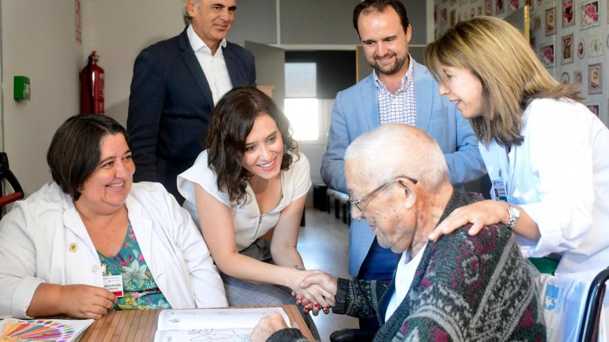 Isabel Díaz Ayuso durante una visita al Hospital de Guadarrama