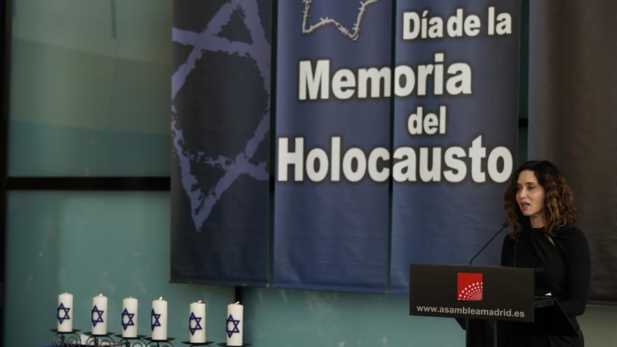 La presidenta Isabel Díaz Ayuso en el acto de recuerdo del Holocausto 